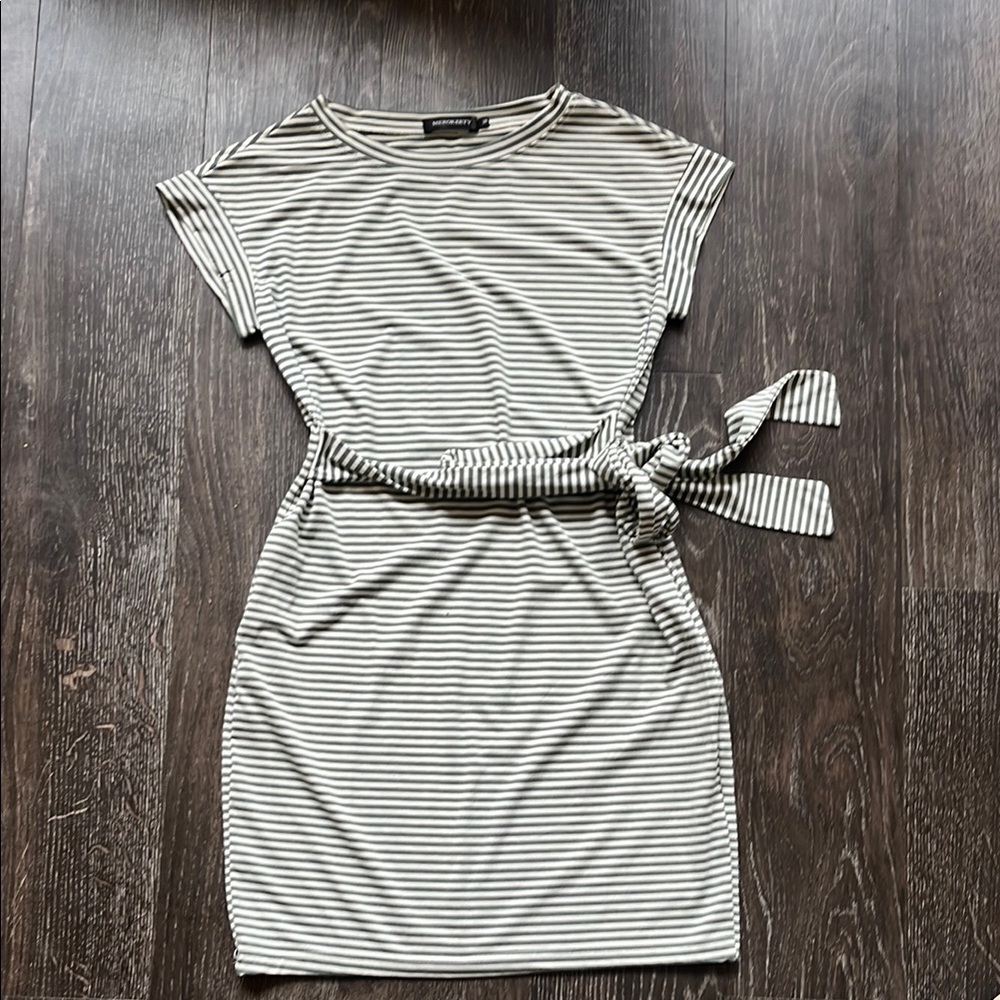 Metokeety Striped Gray and White Dress